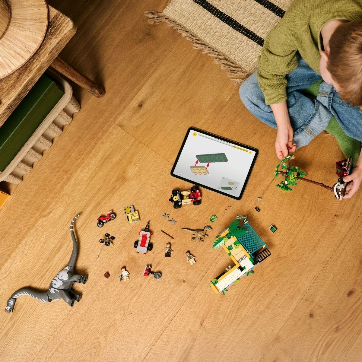 Set LEGO Jurassic World 76973, On the Trail of T. rex and Raptor, 582 pjesë