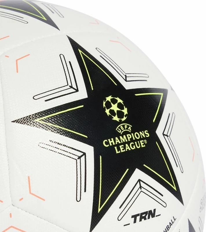 Top futbolli adidas, i bardhë