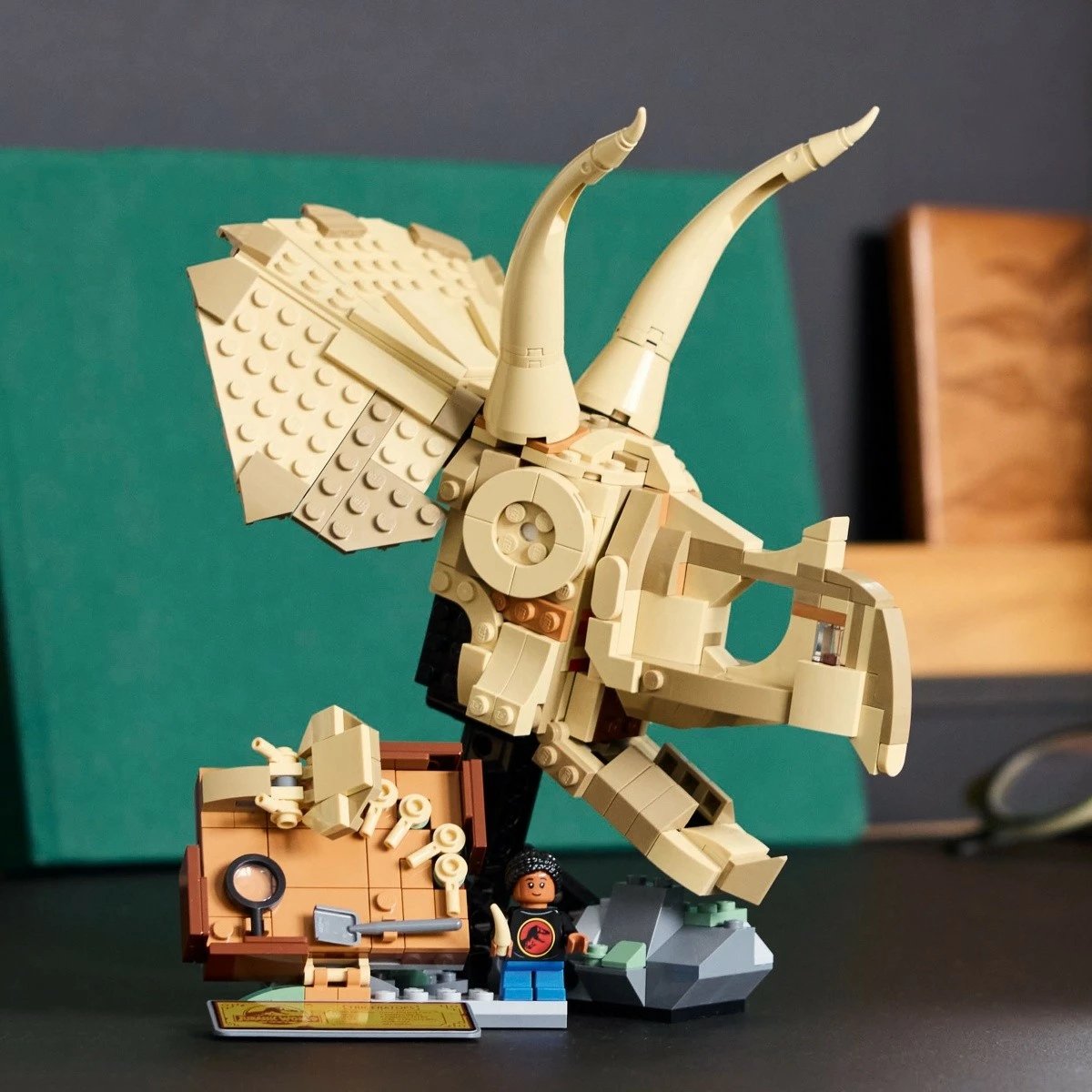 Set ndërtimi LEGO Jurassic World 76969, Dinosaur Skeletons: Triceratops Skull, 468 pjesë