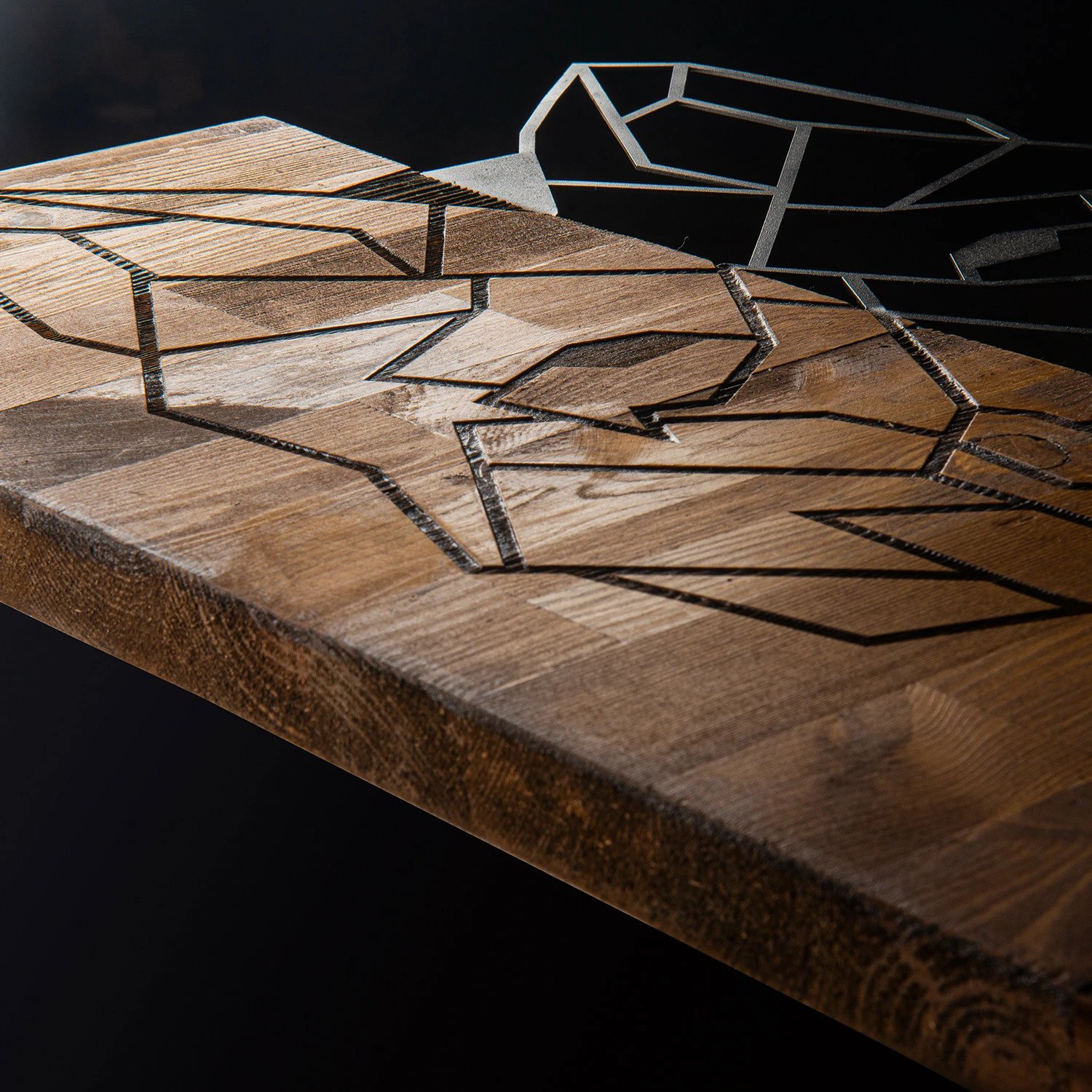 Aksesor dekorativ për mur, dru dhe metal, dizajn ujku, Wallity, ngjyrë e zezë dhe arre, 45.5x58cm