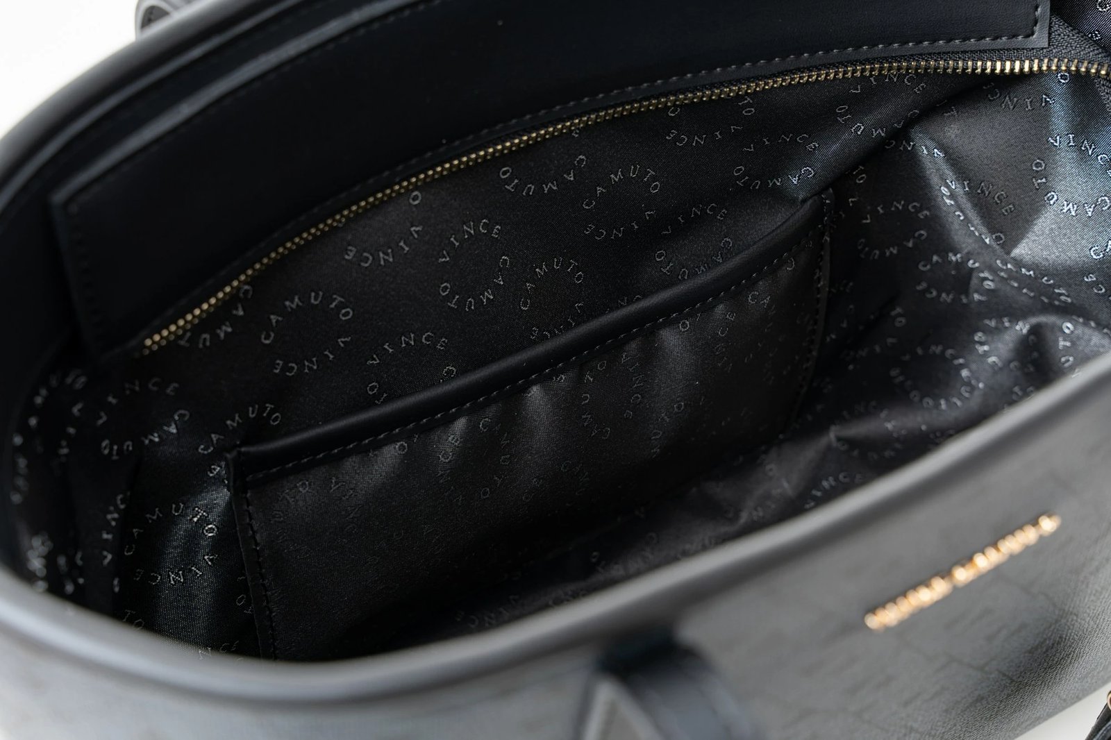 Çantë tote Vince Camuto Taormina, e zezë me monogram