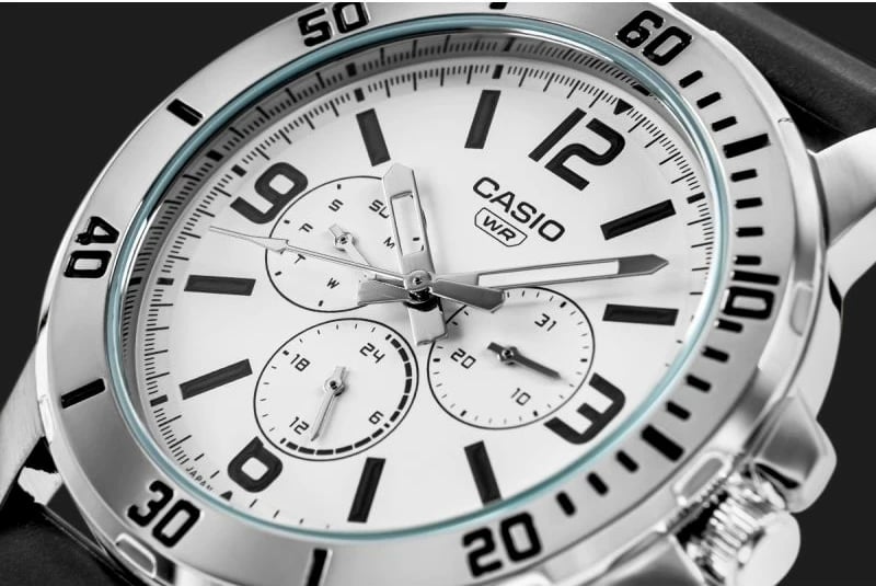 Orë dore për meshkuj CASIO, e zezë