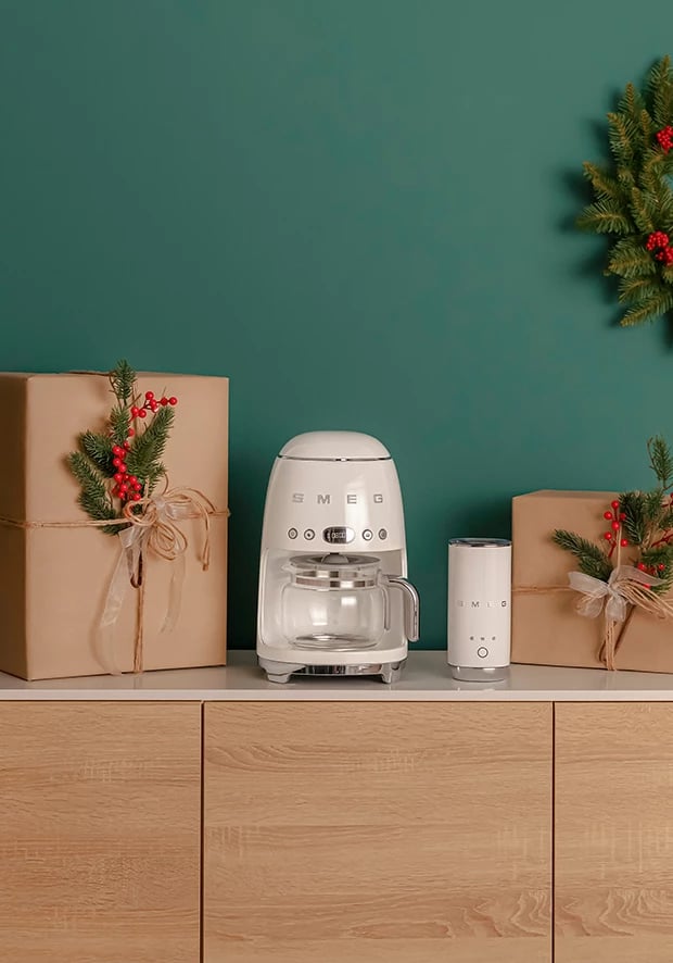 Aparat për kafe me filtër SMEG DCF02WHEU, bezhë