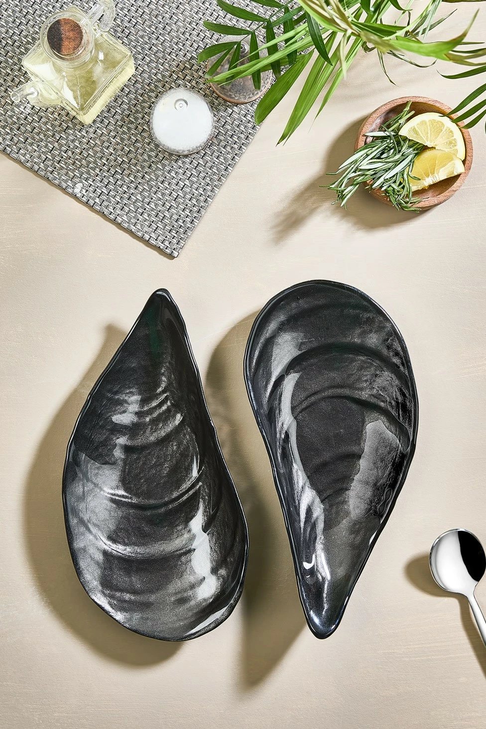 Set pjatash shërbimi (2 copë), Hermia, Istiridye, ngjyrë e zezë