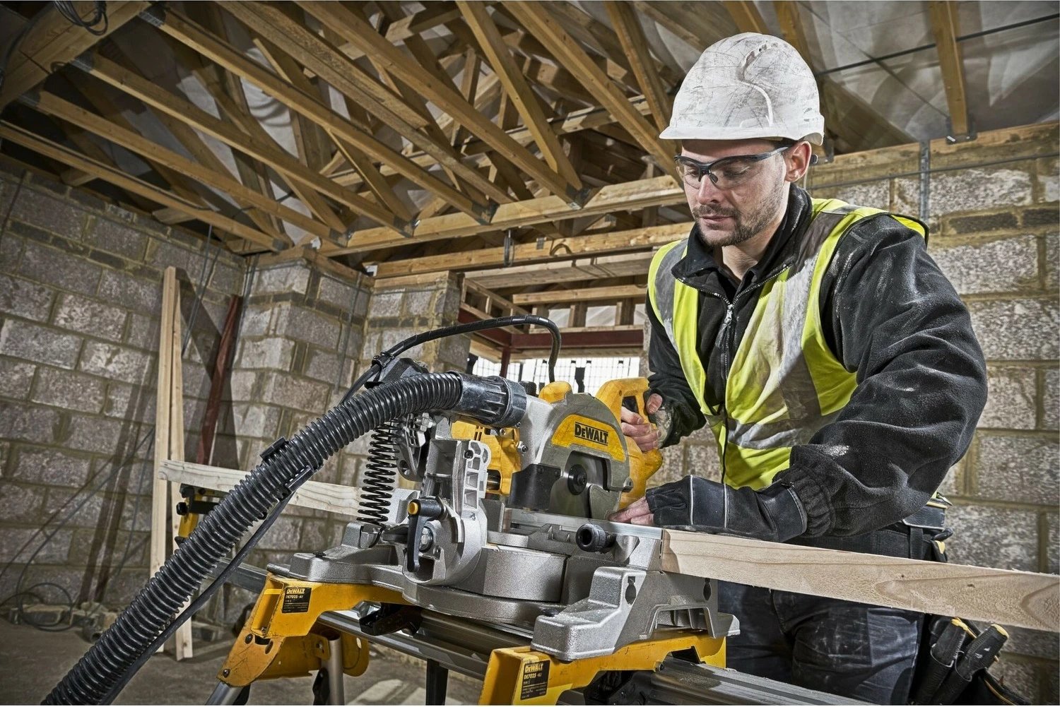 Sharrë panelesh DeWALT 216mm 1800W