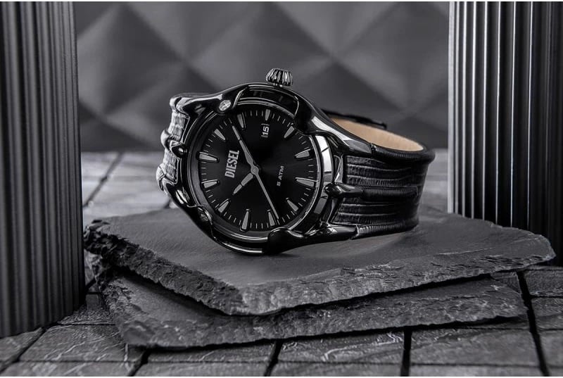 Orë dore për meshkuj DIESEL, e zezë