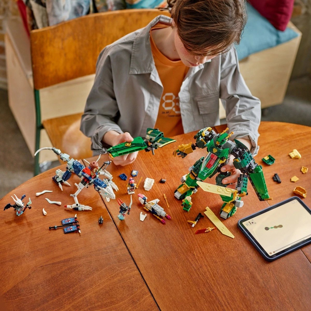 Set LEGO Ninjago Fire Jet Lloyd Mech 71845, 1112 pjesë, për fëmijë 9+