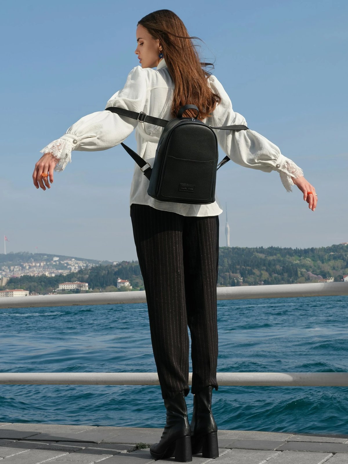 Çantë shpine Lucky Bees, e zezë, 528