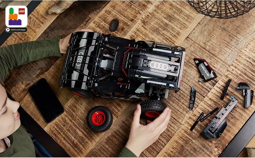 LEGO Technic Audi RS Q e-tron, 914 pjesë, ngjyrë e zezë