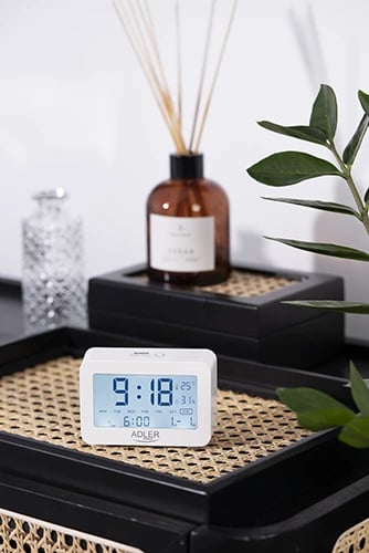 Alarm me bateri, Adler AD 1196, ekran LCD me ndriçim, 3 alarme, shfaqje temperaturë e lagështi, i bardhë
