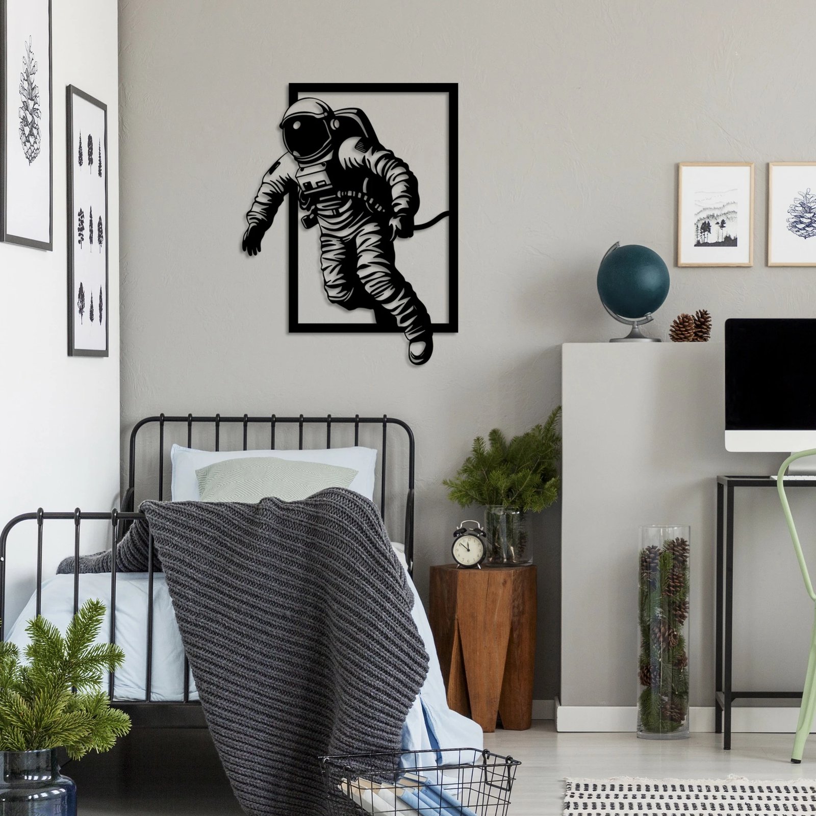 Aksesor dekorativ muri prej metali, astronaut, ngjyrë e zezë, Wallity, 69x52cm