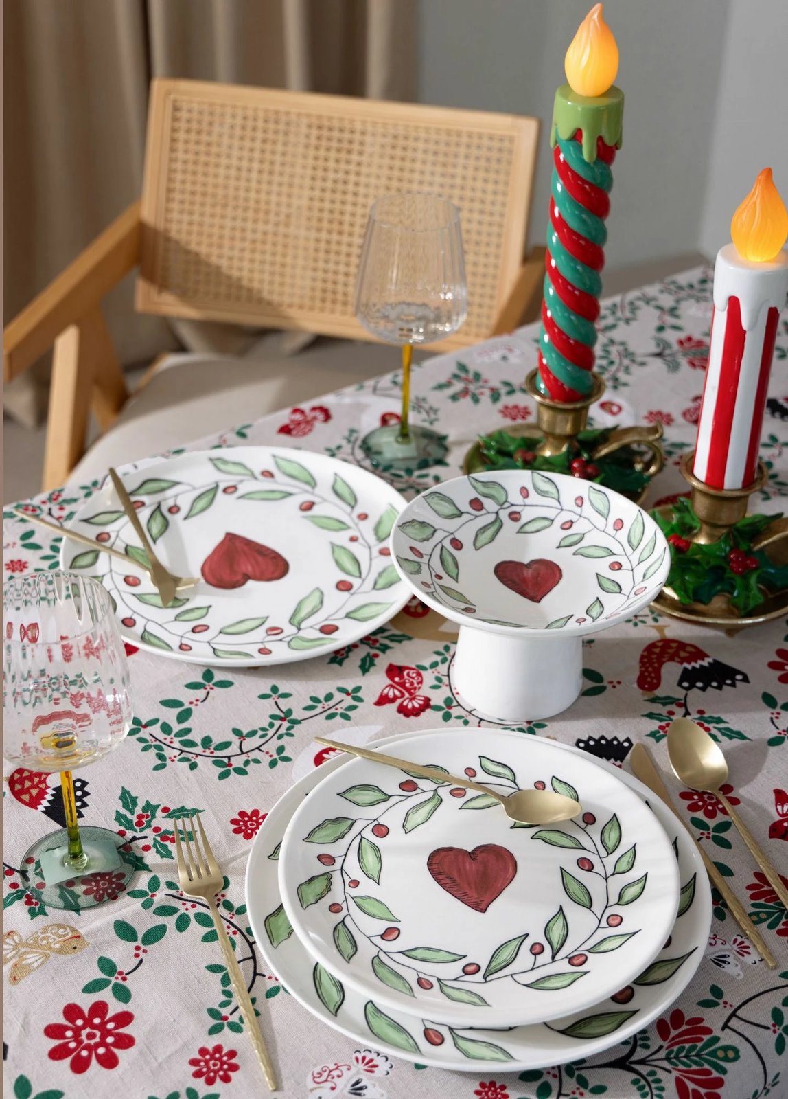 Pjatë shërbimi Hermia Concept, LUV0005, qeramike, e bardhë, e kuqe, e gjelbër, 30x30x1 cm