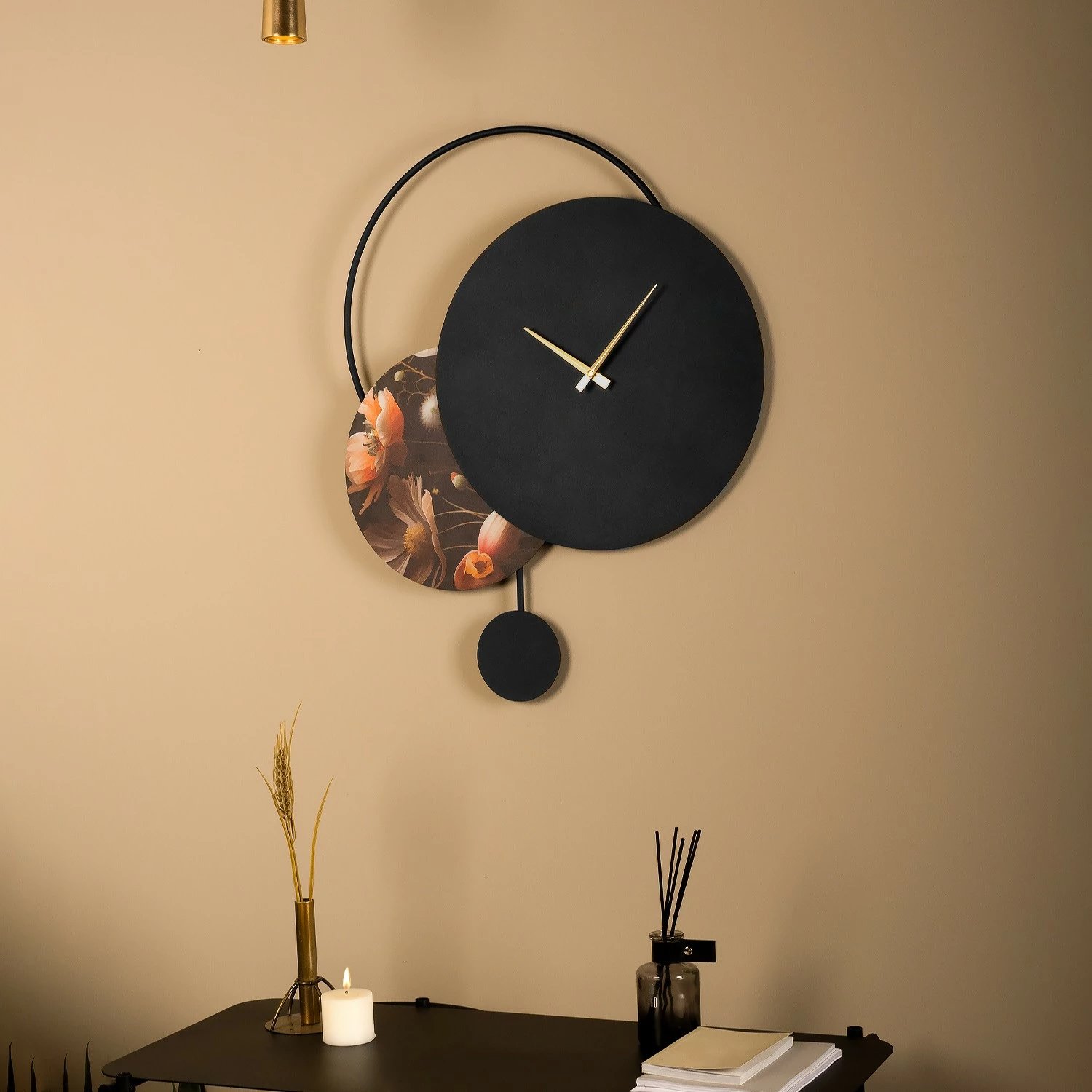 Orë muri dekorative prej metali, Wallity Floransa, shumëngjyrëshe, 54x69cm