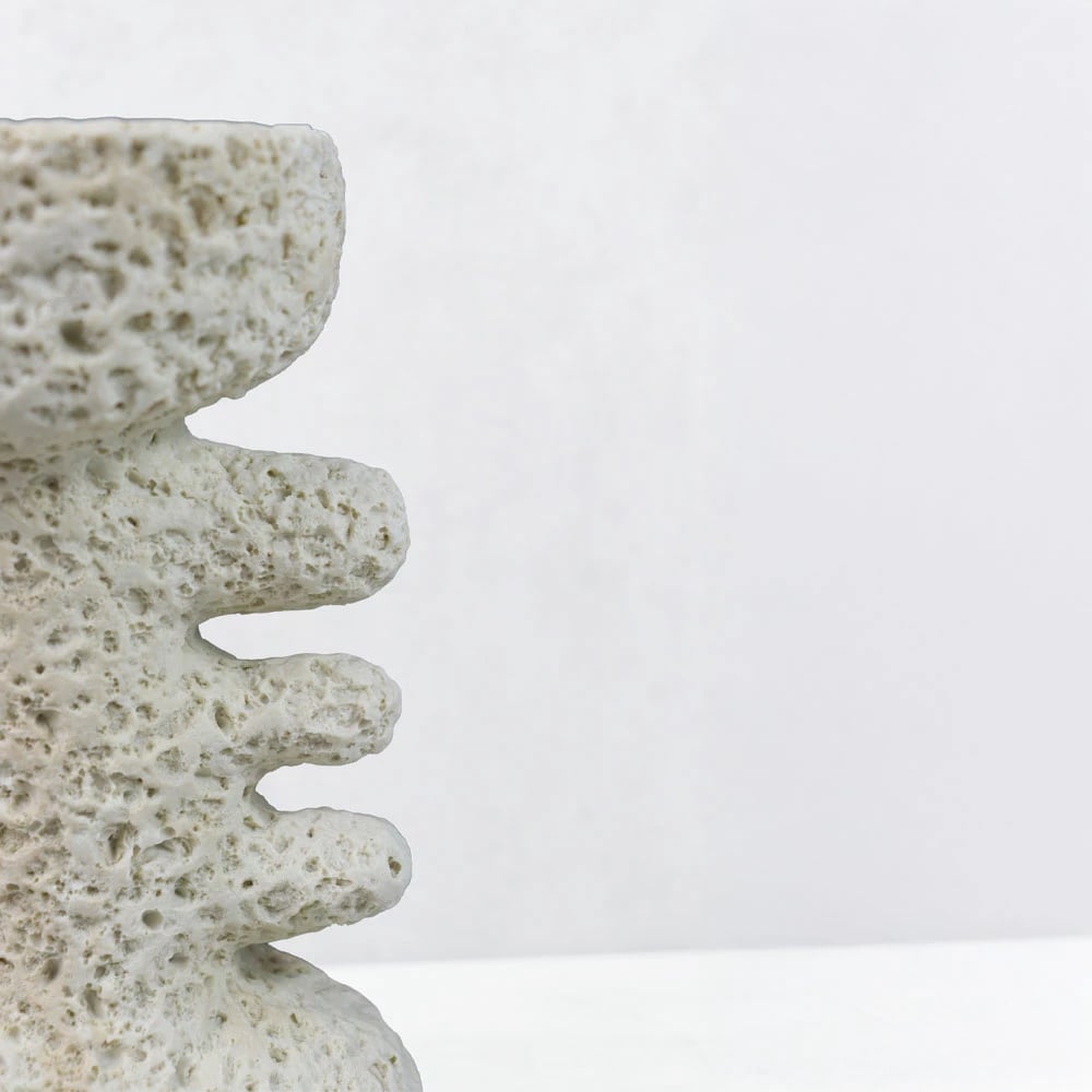 Mbajtës qiriu dekorativ KYCLADIC III, rrëshirë, bezhë, 12x10x20cm