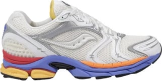Atlete femra Saucony, të bardha