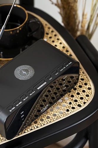Zgjuarëse radio, Adler, AD 1192B, Bluetooth 5.0 FM, karikim wireless 5W dhe USB 1A, alarm i dyfishtë, e zezë