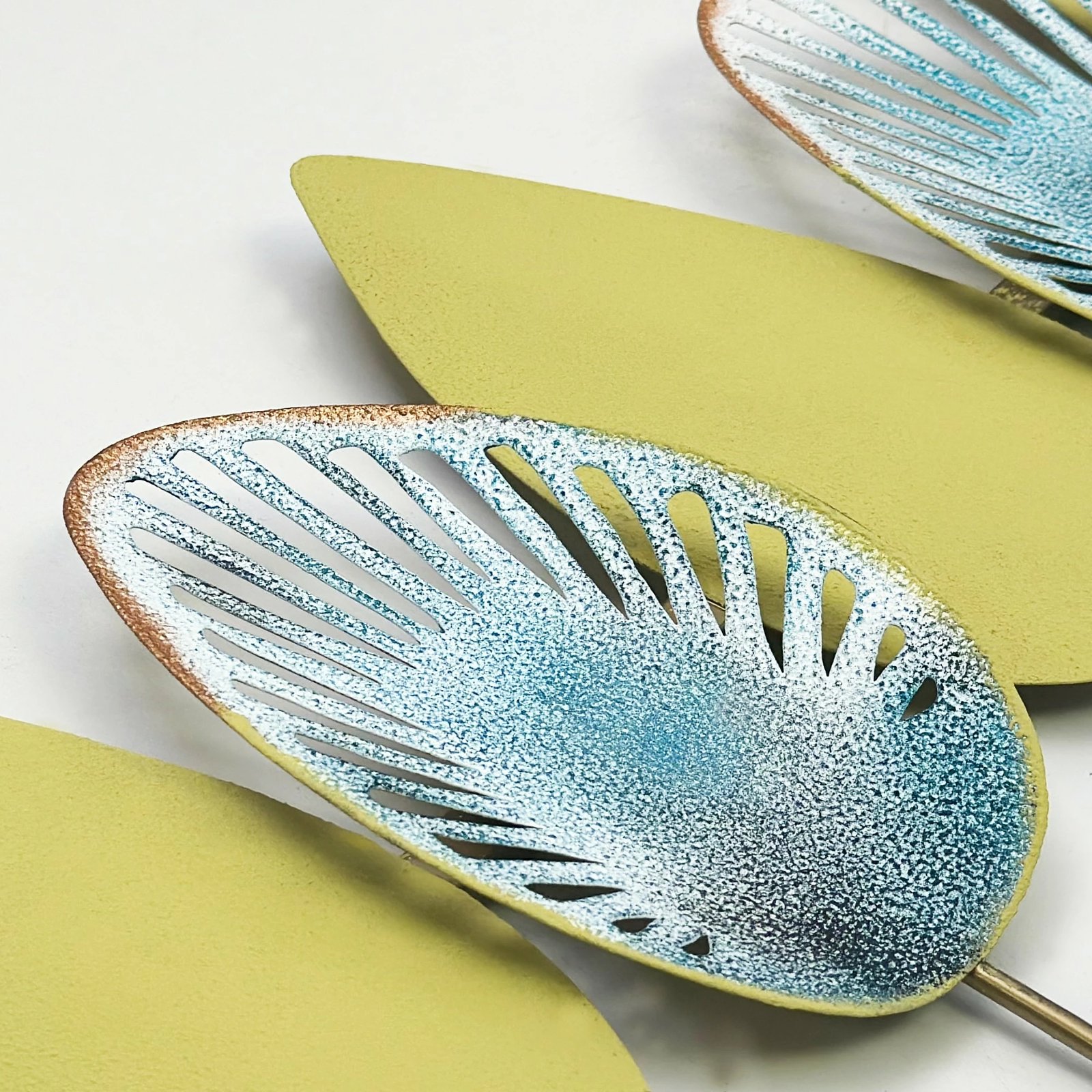 Varëse muri metalike, shumëngjyrëshe, Wallity Gonca, 58.5x22.5cm