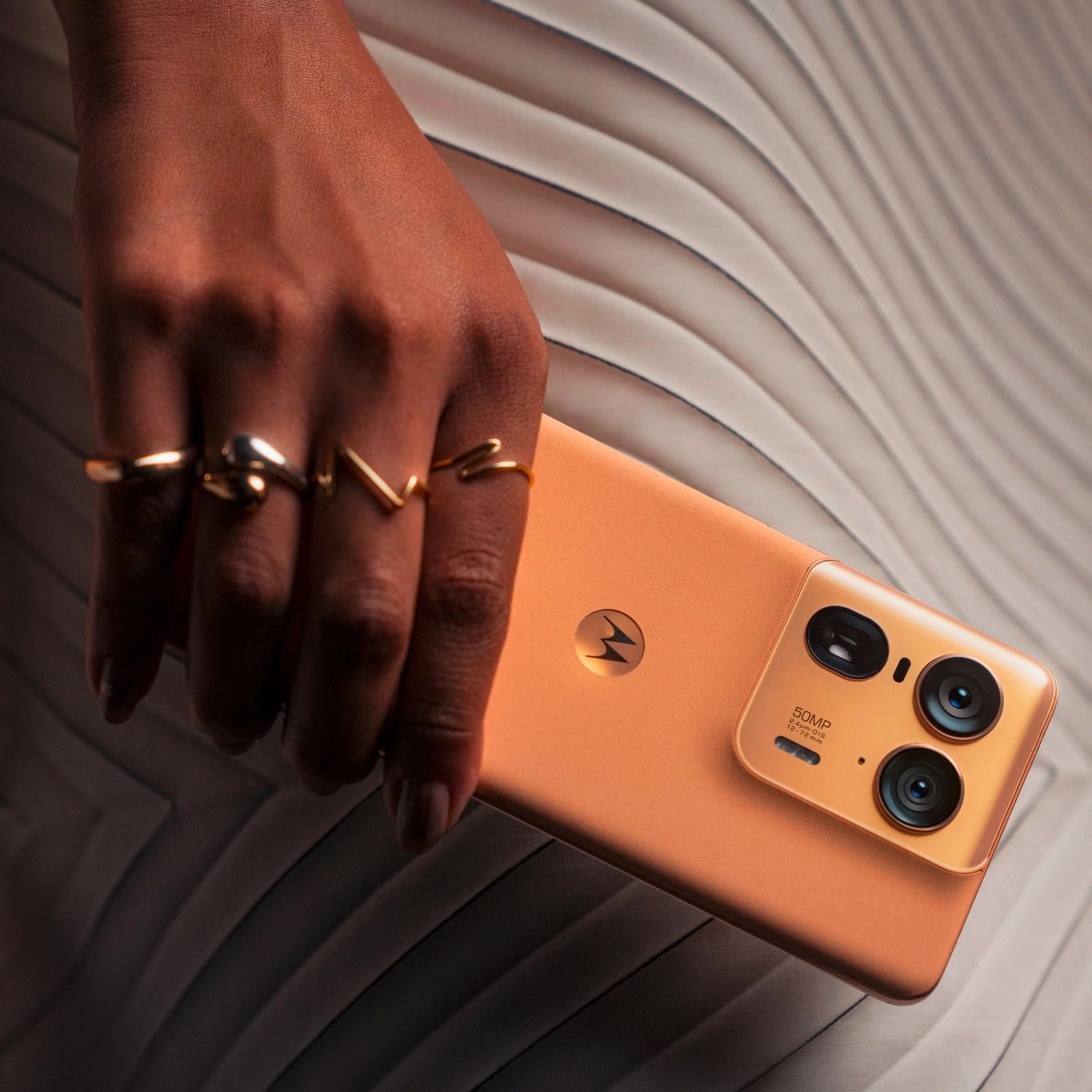 Celular Motorola Edge 50 Ultra, 16 GB, 1 TB, Peach