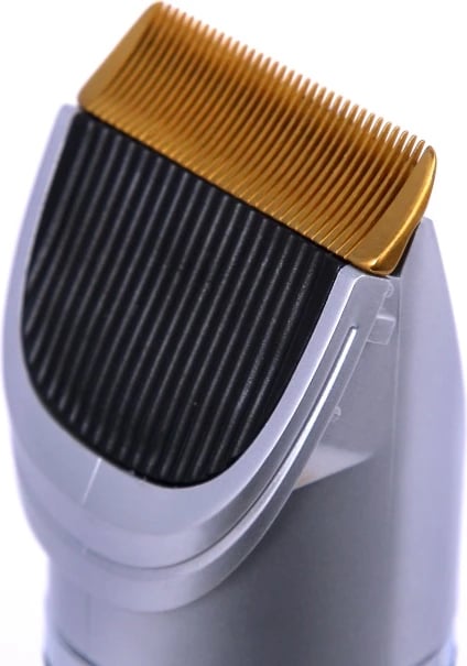 Makinë qethëse për kafshë, Camry CR 2821, motor 35W, koka titan me teh qeramike, USB, me/pa kabllo, 4 krehra 3–12 mm, bateri 1600 mAh, e zezë/argjend, set me bateri shtesë, vaj, furçë dhe kabëll USB Makinë qethëse për kafshë, Camry CR 2821, motor 35W, koka titan me teh qeramike, USB, me/pa kabllo, 4 krehra 3–12 mm, bateri 1600 mAh, e zezë/argjend, set me bateri shtesë, vaj, furçë dhe kabëll USB