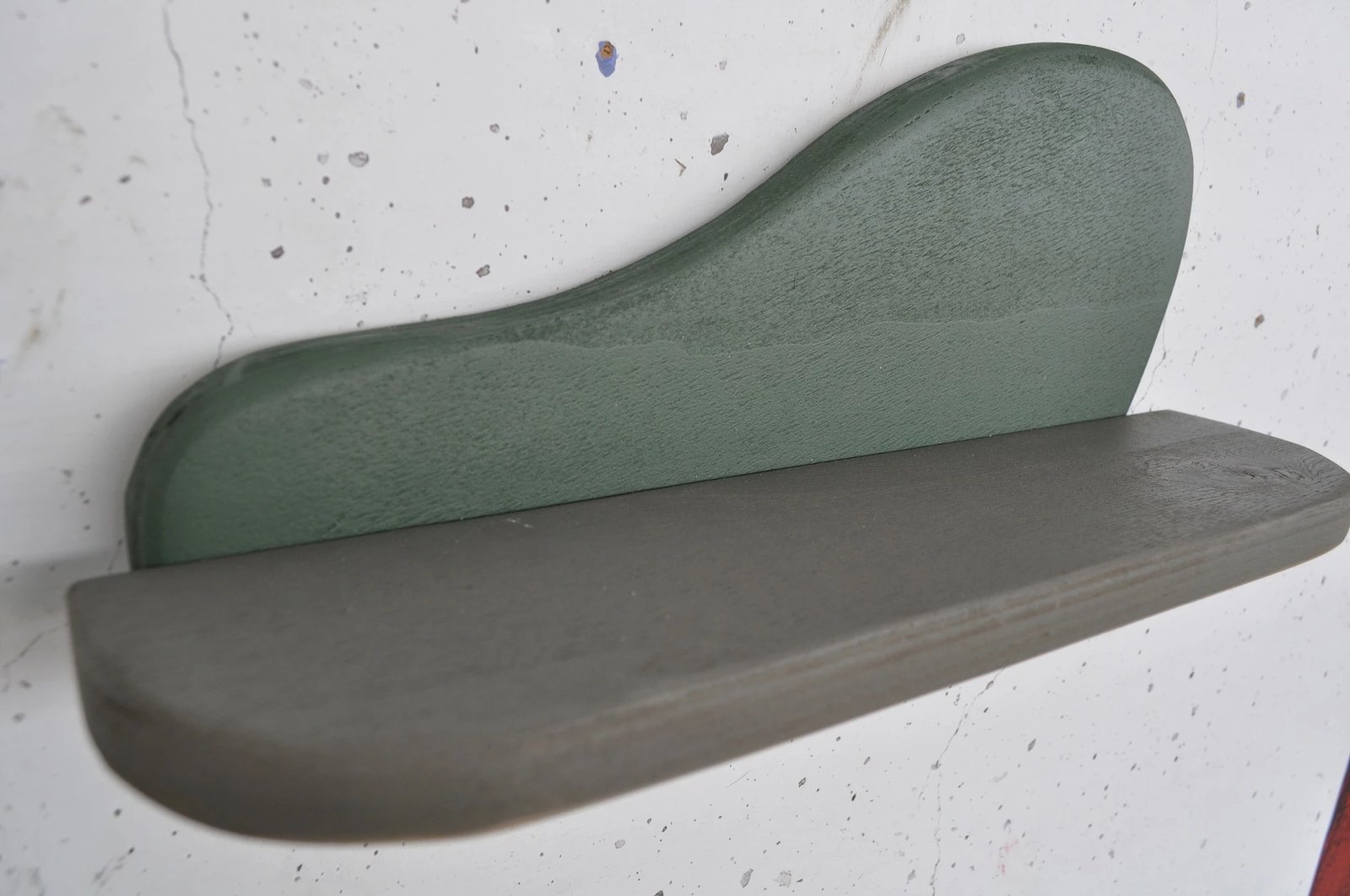 Raft dekorativ prej druri për mur, ngjyrë e gjelbër e errët dhe gri, Skye Decor, Meh226