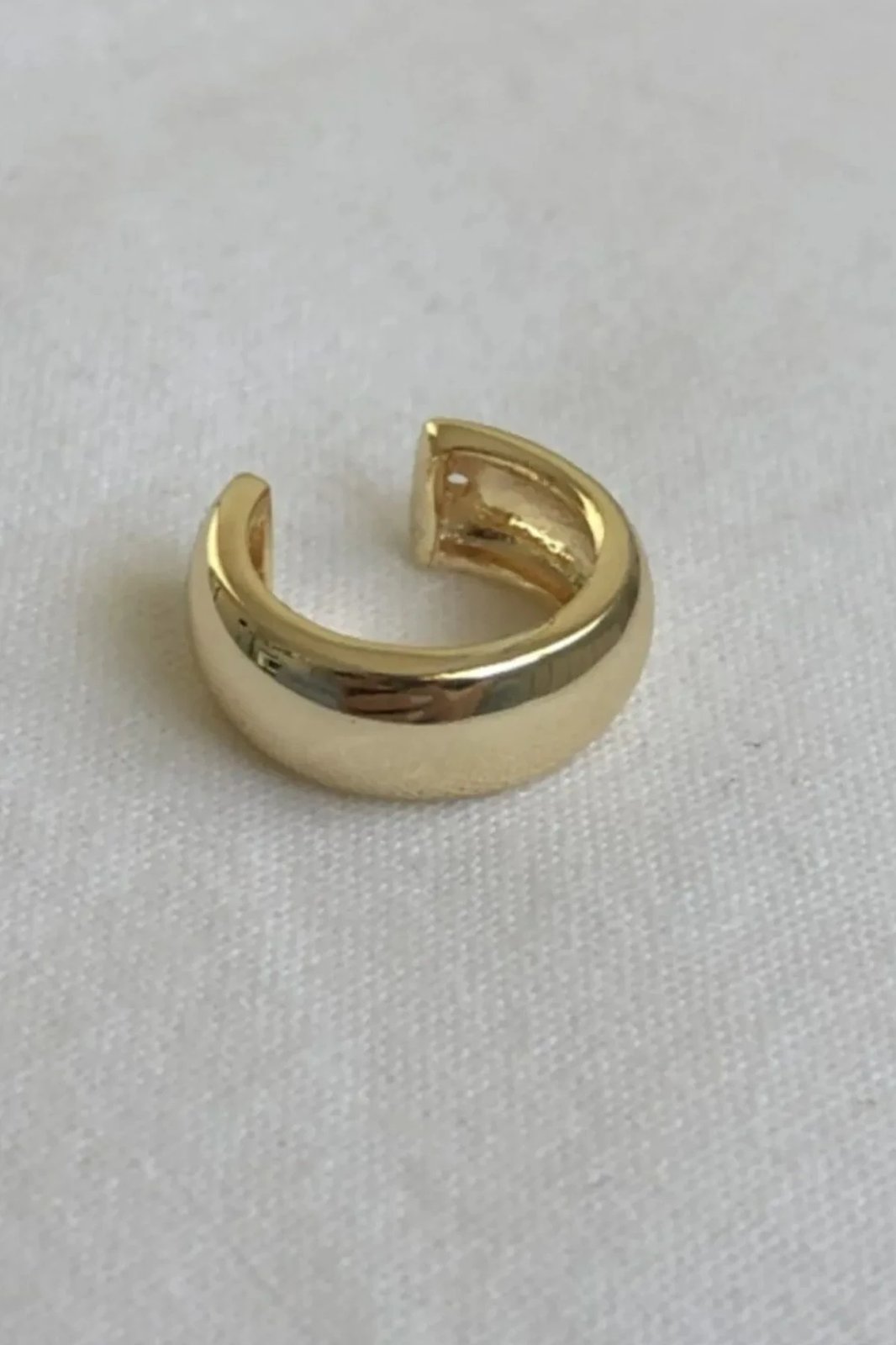 Vathë Jumeon, ngjyrë ari, Goldbasiccuffk