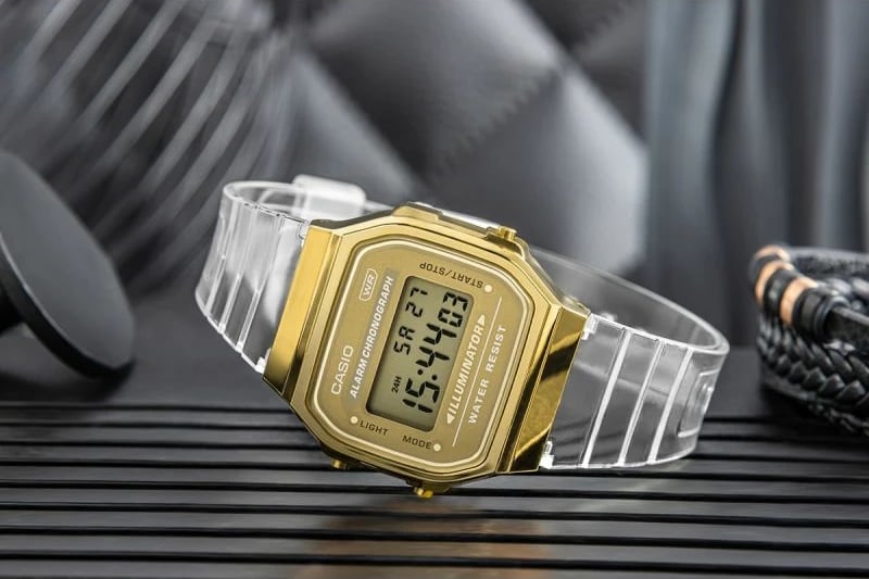 Orë dore digjitale për femra CASIO, e artë