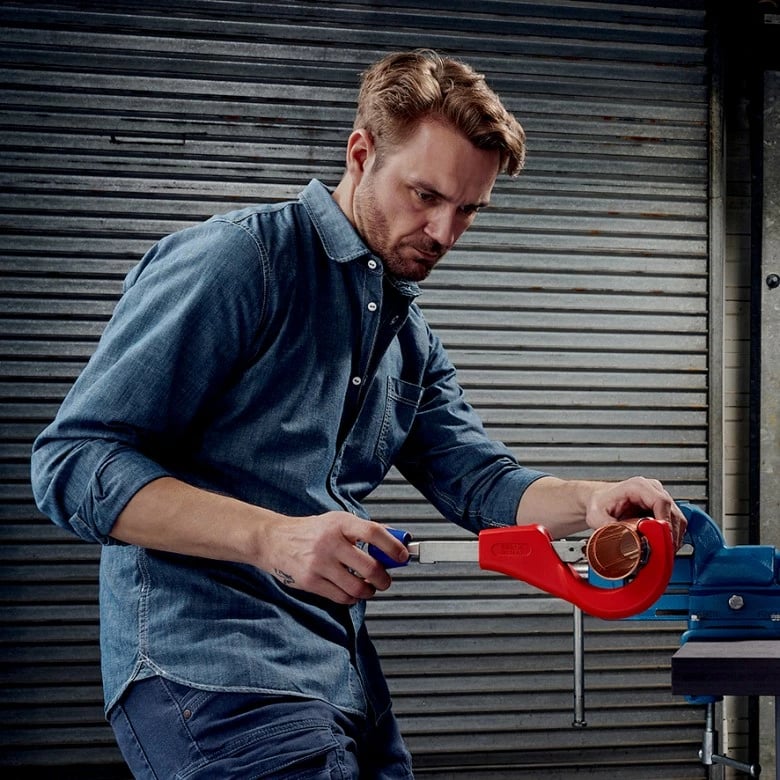Prerëse tubash Knipex 90 31 03 BK, për bakër, bronz, çelik, 260mm, blu/kuqe