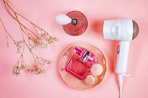 Tharëse flokësh, Adler Camry CR 2257, 1400W, 2 nivele temperature, 2 nivele shpejtësie, me koncentrator, e bardhë me elemente ari