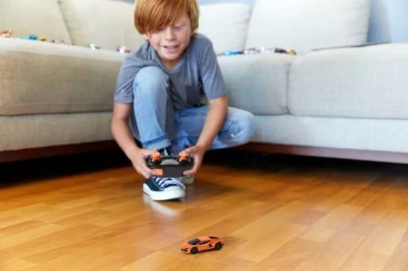 Makine RC Hot Wheels Lamborghini Revuelto 1:64, portokalli