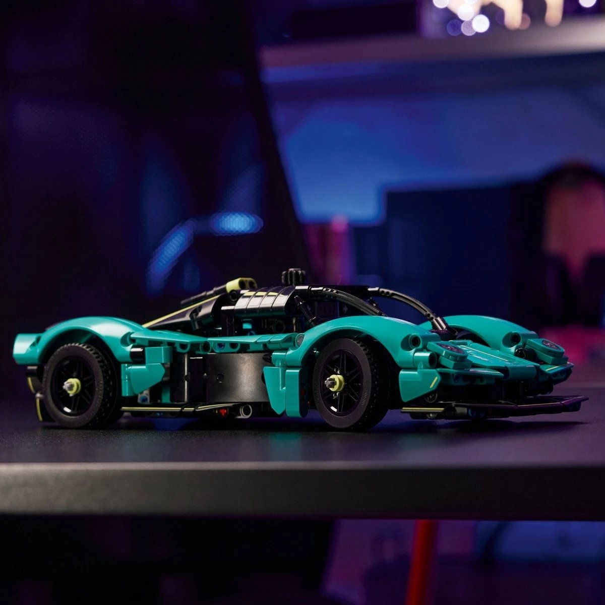 Set ndërtimi LEGO Technic Aston Martin Valkyrie 42208, 707 pjesë, turkeze