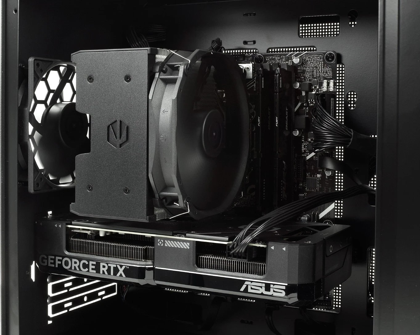 Kompjuter Komputronik Pro X713, Intel Core i7, RTX 4060 Ti 8GB, 64GB RAM Memorje, 2TB SSD, i zi