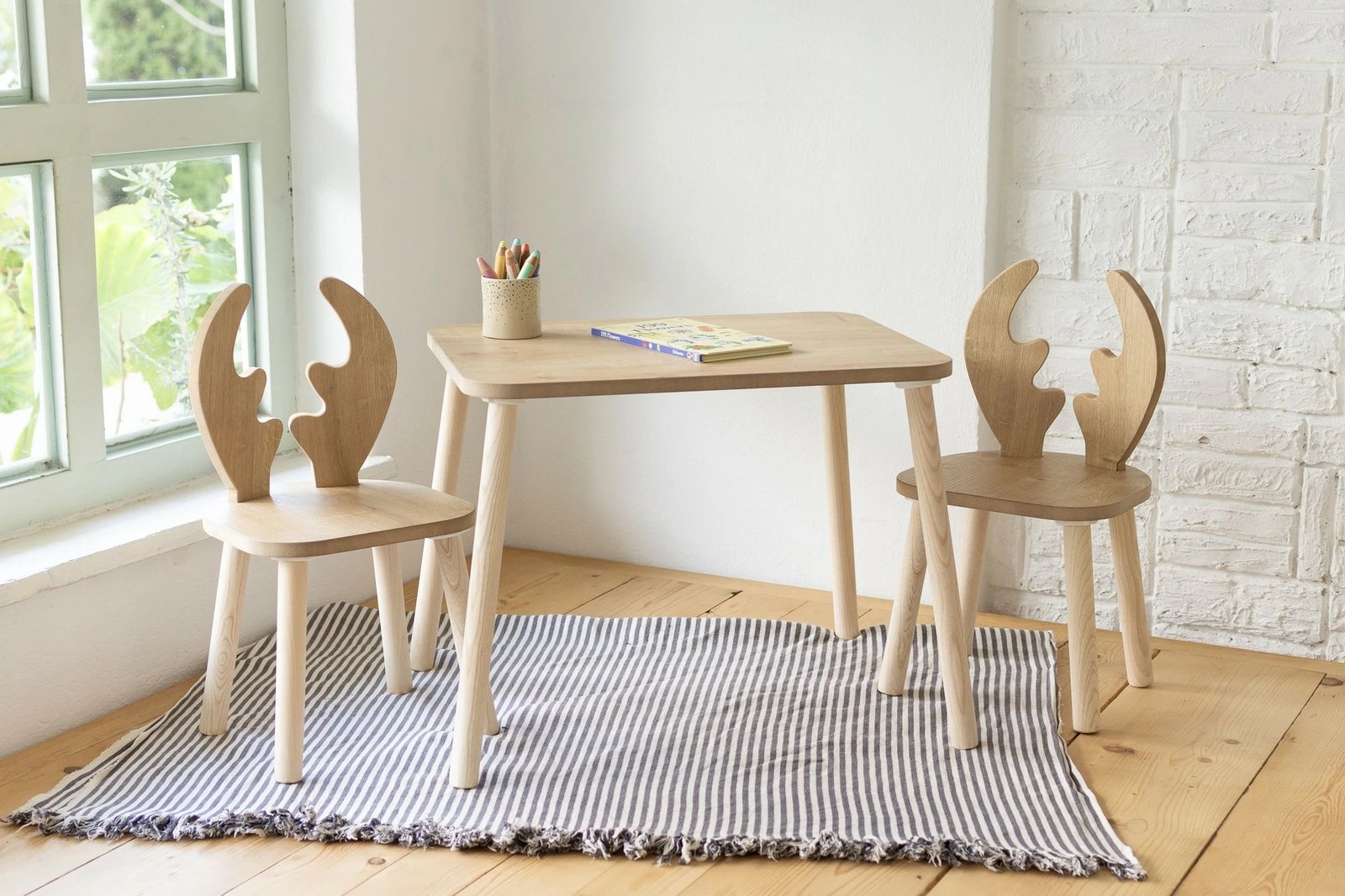 Set tavoline për fëmijë, dy karrige me dizajn dreri, ngjyrë kafe, Hanah Home