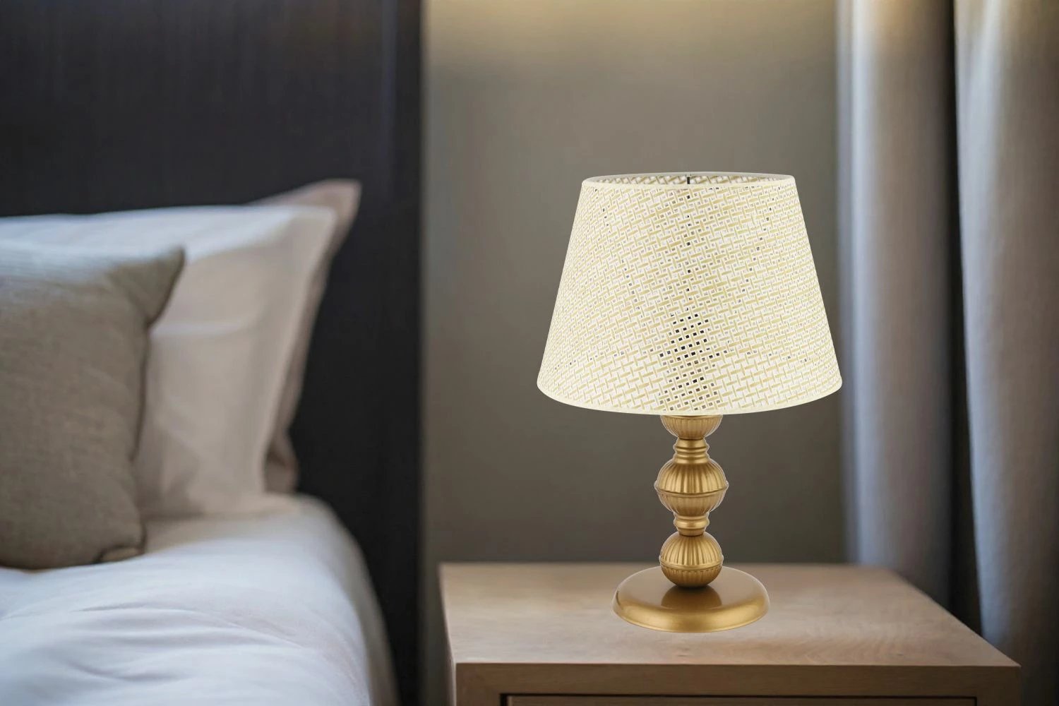 Llambë tavoline Opviq, 300 Hazeran, e bardhë dhe ari