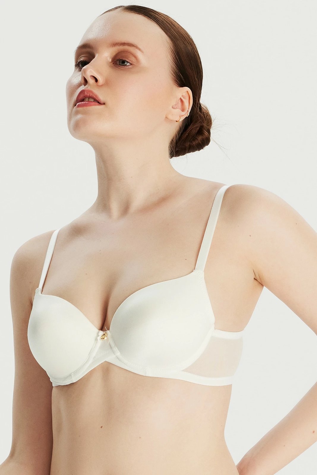 Sytjena Jumeon, i butë, ngjyrë ecru