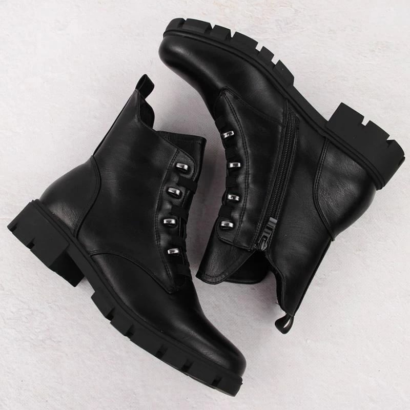 Çizme për femra M.Daszyński, të zeza