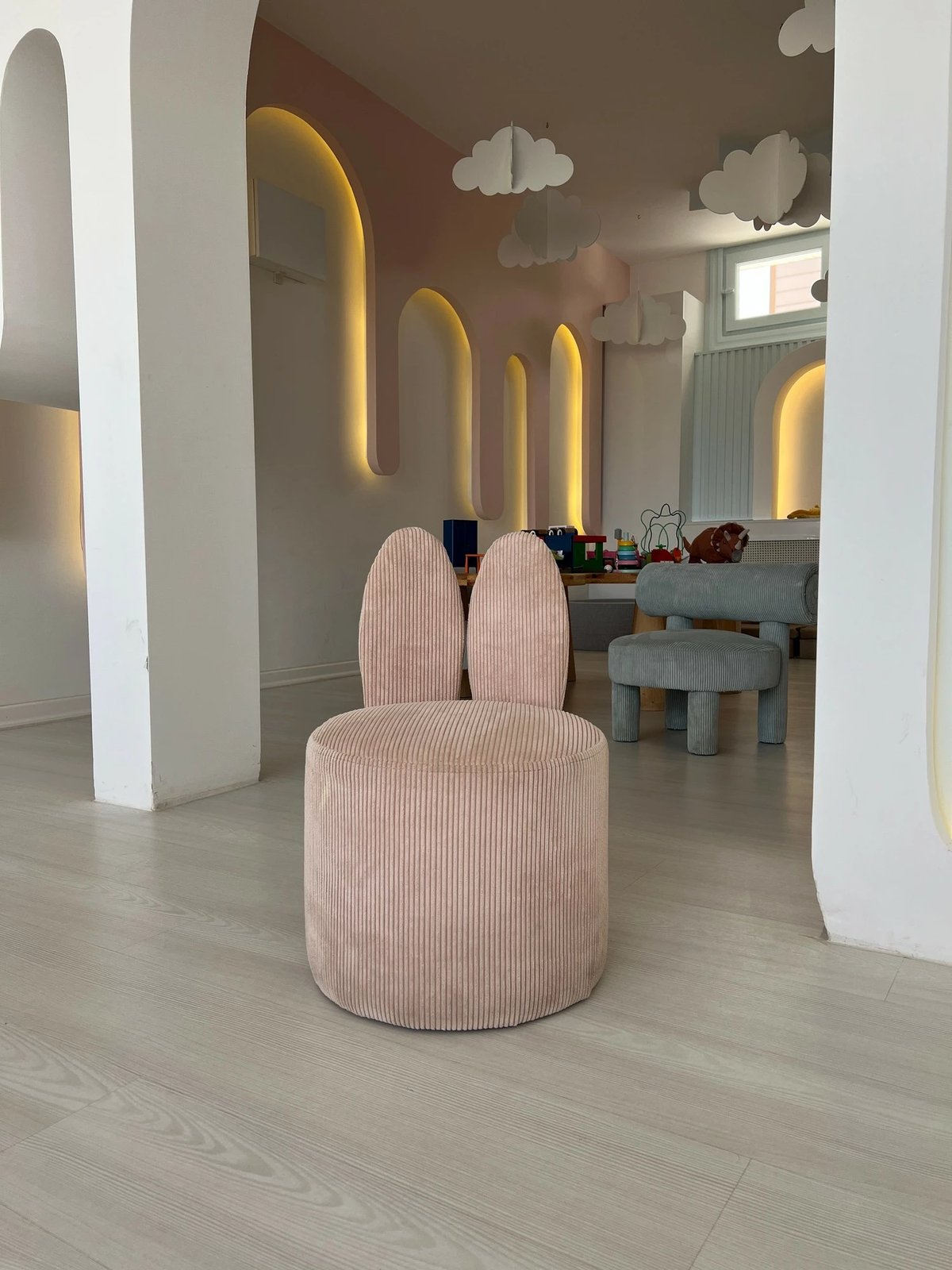 Karrige me krahë, model lepur, ngjyrë rozë, Atelier del Sofa, Bunny