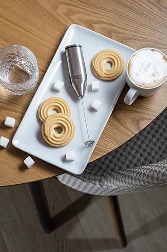 Rrahës qumështi Adler AD 4500, trup dhe tel çelik, me qëndrim, me bateri 2xAA, INOX