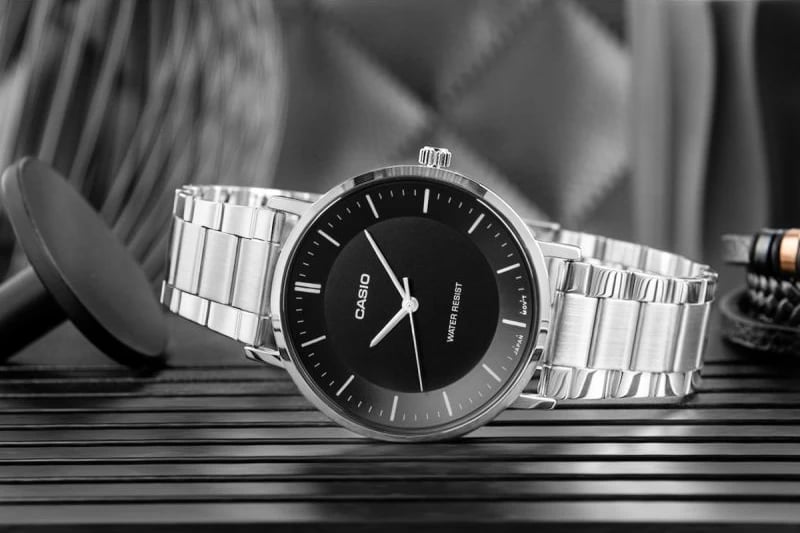 Orë dore për meshkuj CASIO, argjendtë