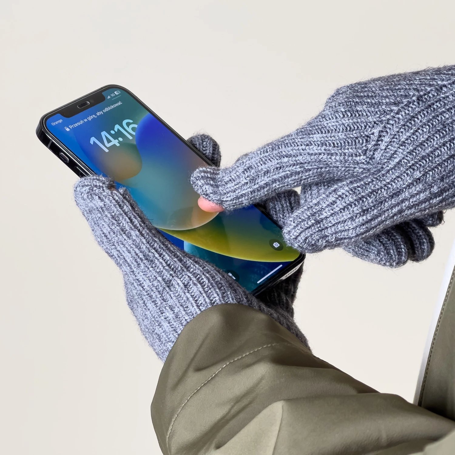 Doreza të trikotuar për telefon Hurtel, madhësi universale, gri