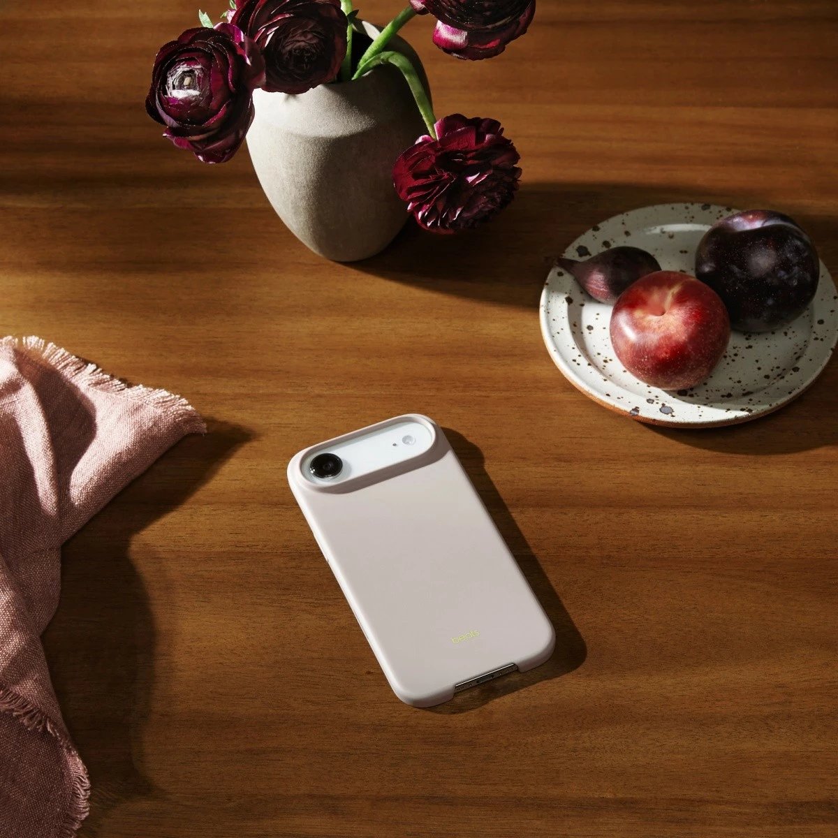 Mbështjellës Apple Beats për iPhone Air (2025), MagSafe, Panel për kamerë, Bezhe