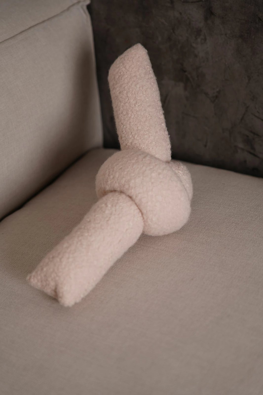 Jastëk dekorativ, model Ask Dugum, ngjyrë bezhë e çelët, 44x22x18cm