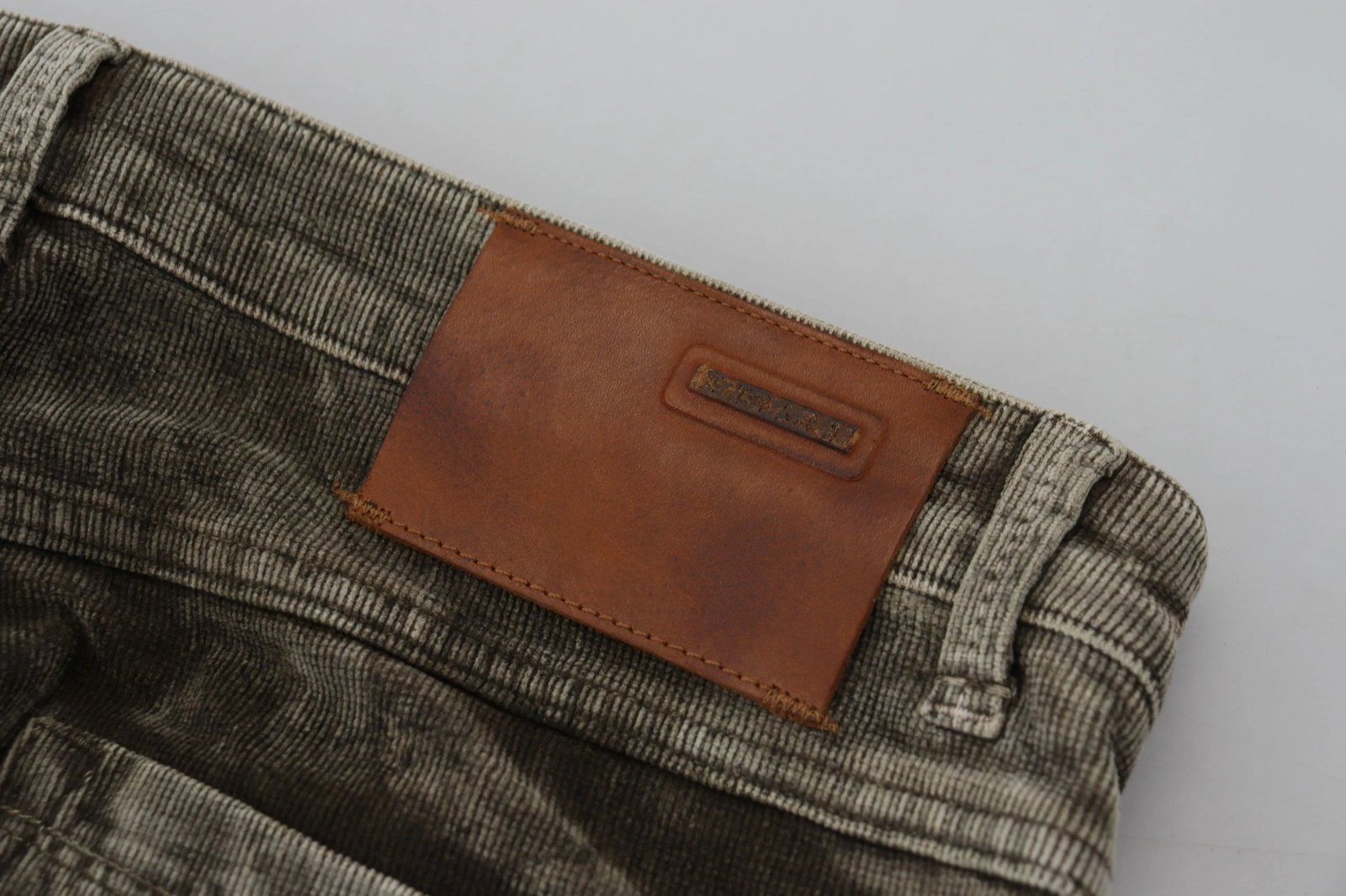 Pantallona për meshkuj Acht, hiri 