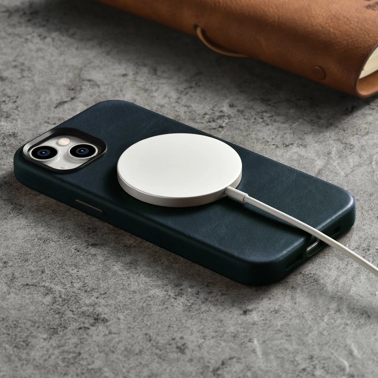 Mbështjellës iCarer Oil Wax Premium Leather për iPhone 14 me MagSafe, Kaltër e errët