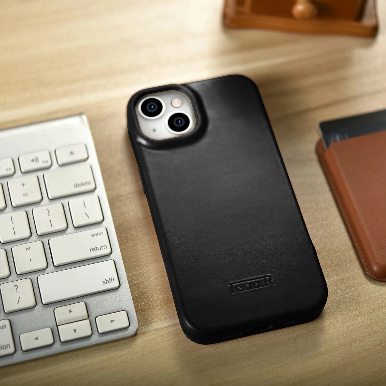 Mbështjellës iCarer Oil Wax Premium Leather Folio për iPhone 14 Plus, MagSafe, i zi