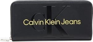 Kuletë për femra Calvin Klein Jeans, e zezë
