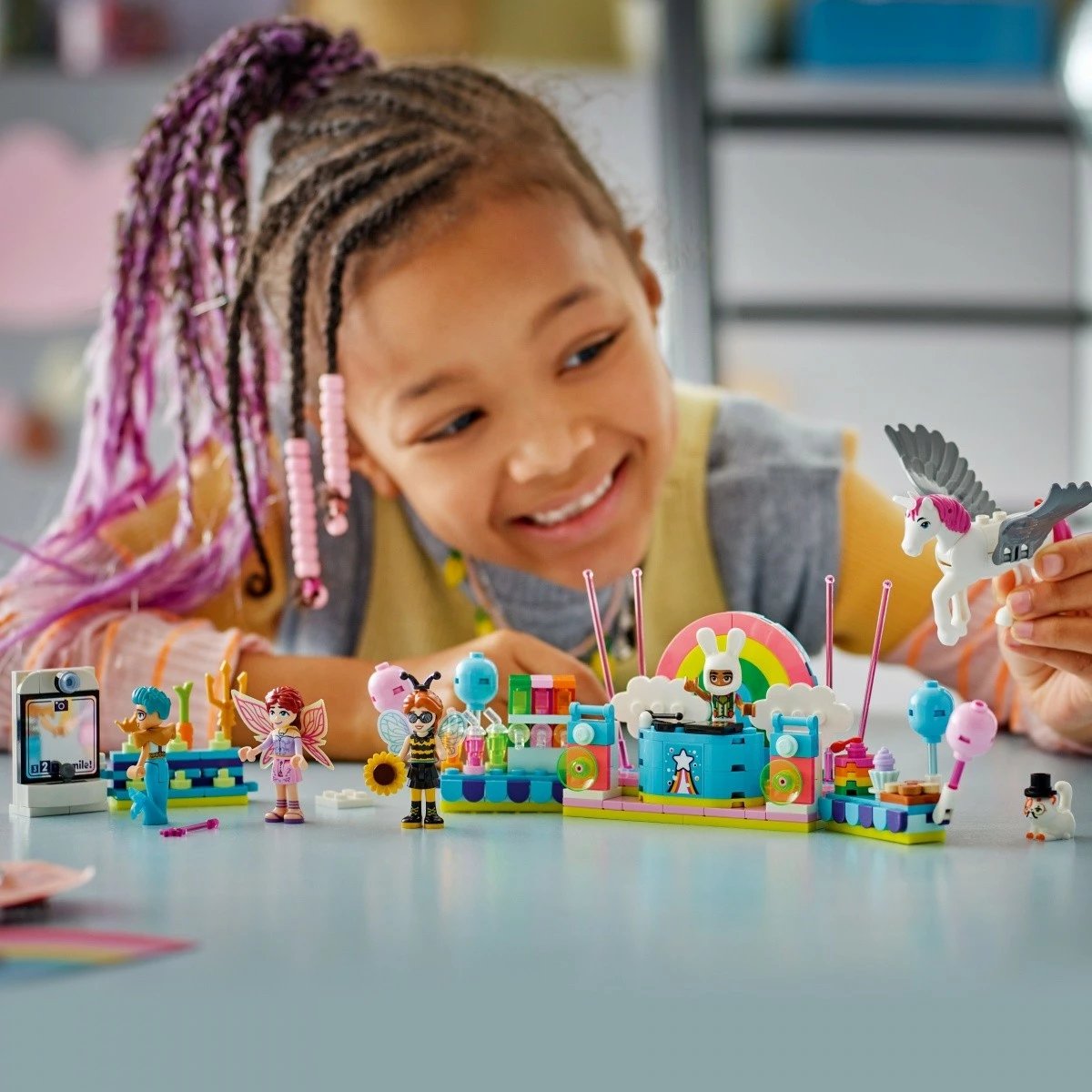 Set LEGO Friends 42661, Kostume Party me Njëbrirësh dhe Zanë, 261 pjesë