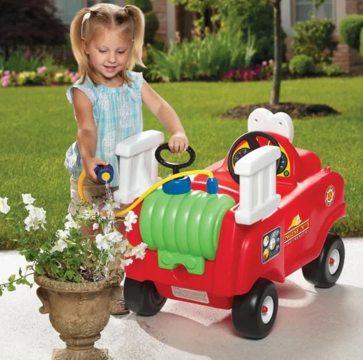 makinë ride-on për fëmijë, Little Tikes, Spray & Rescue Fire Truck 170287-PE13, me depo uji dhe zorrë spërkatëse, ngarkesë max 22.68 kg, 18+ muaj, plastikë, e kuqe/e bardhë makinë ride-on për fëmijë, Little Tikes, Spray & Rescue Fire Truck 170287-PE13, me depo uji dhe zorrë spërkatëse, ngarkesë max 22.68 kg, 18+ muaj, plastikë, e kuqe/e bardhë