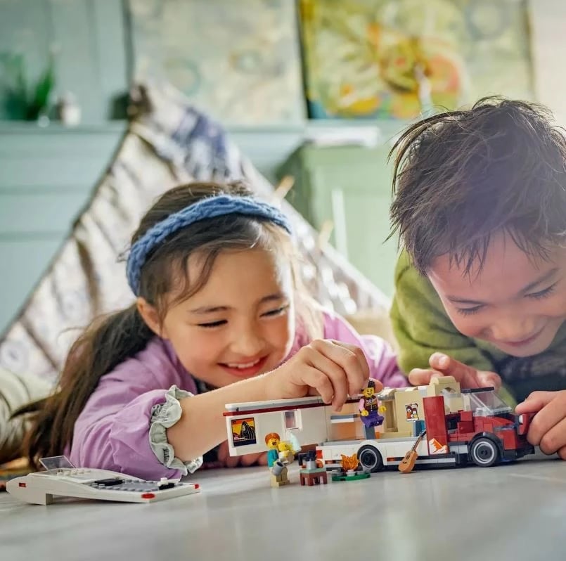 Set LEGO City Vacation Camper Full of Adventures 60454, 385 pjesë