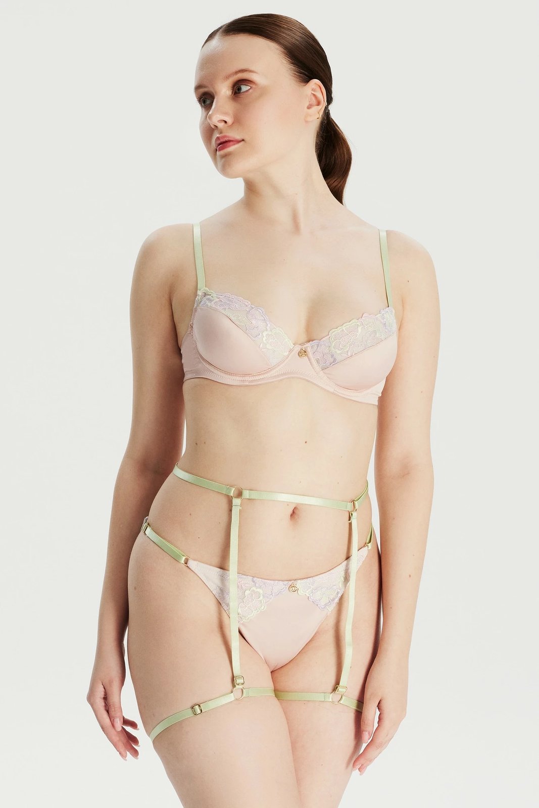 Sytjena Jumeon, Lolly, rozë