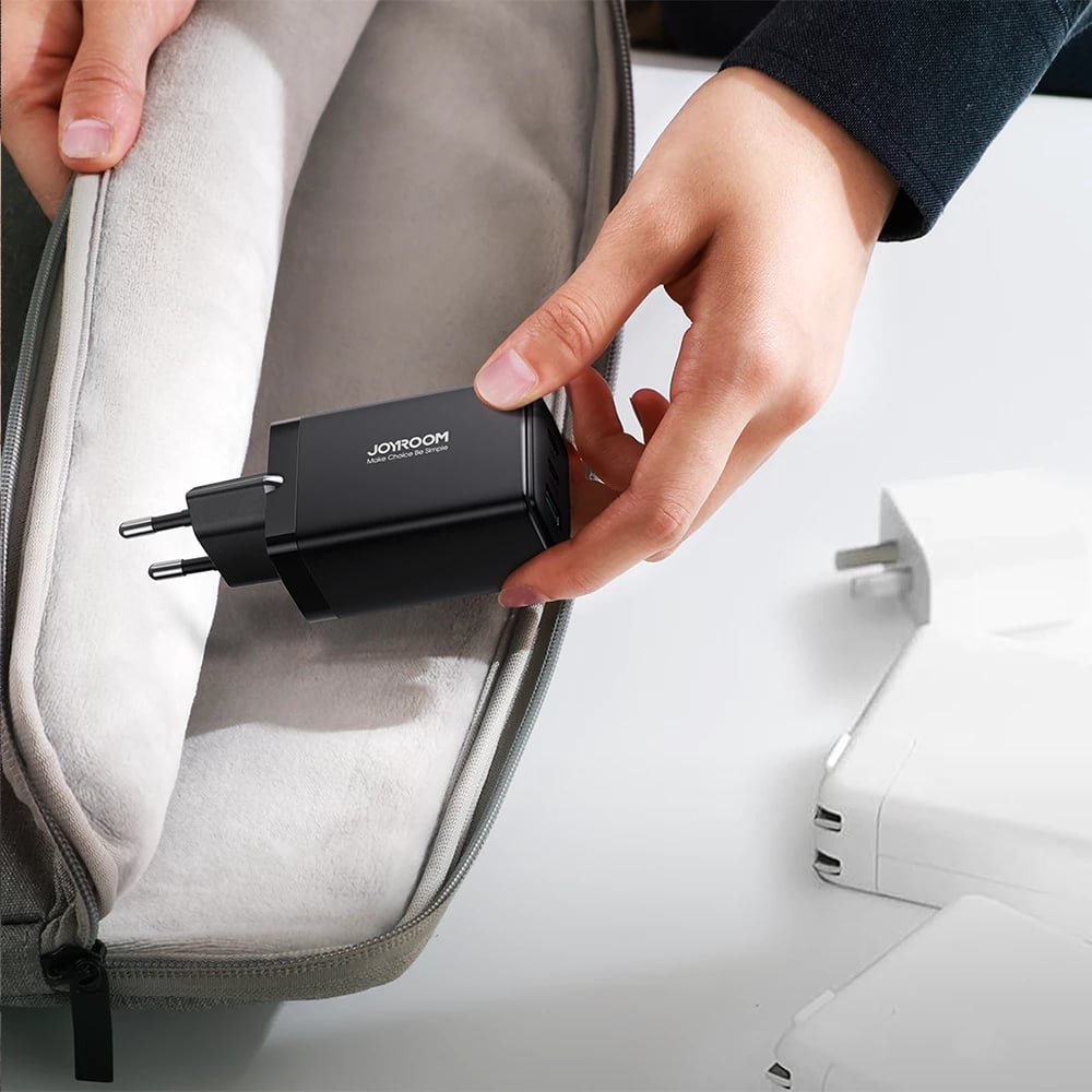 Karikues i shpejtë GaN Joyroom TCG01, 65W, 2x USB-C & 1x USB-A, me kabllo USB-C në USB-C 100W, i zi